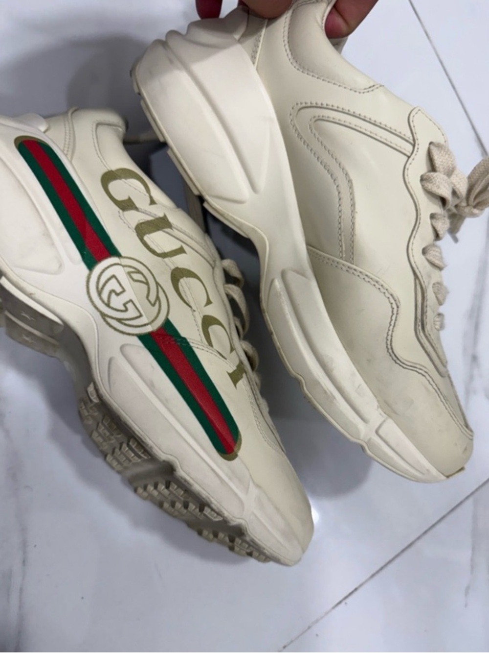 Gucci Cream Leather Sneakers with Gold Logo and Green-Red Stripe - Picture 2 of 3